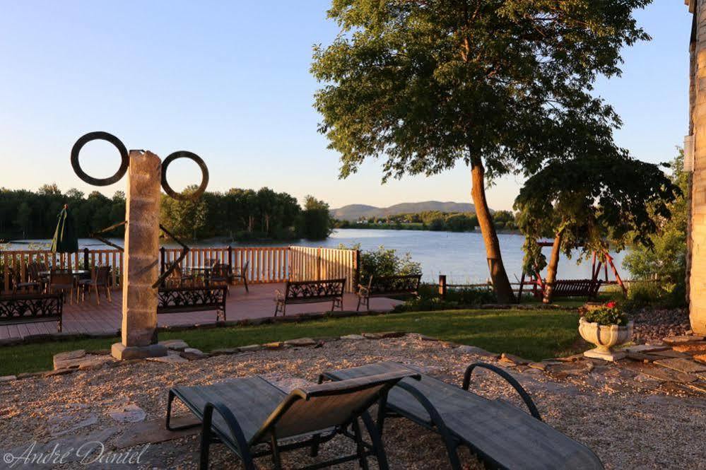 Hotel Les Trois Tilleuls Saint-Marc-sur-Richelieu Εξωτερικό φωτογραφία